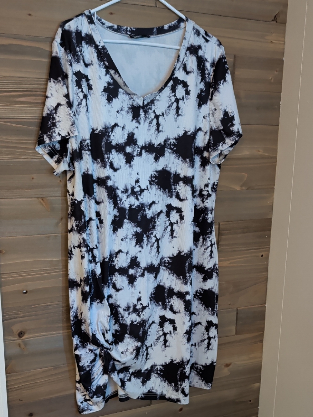 Shein Curve V-Neck Tie-Dye Shift Dress in Black & White  4X